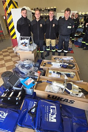 Przekazanie nowoczesnego sprzętu dla OSP-13500