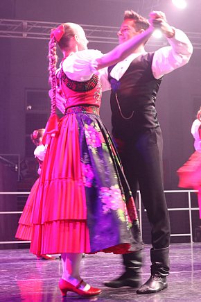 Zespół Pieśni i Tańca Śląsk na scenie w Gostyniu-13586