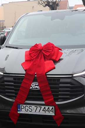 Przekazanie nowego samochodu w Dzienny Dom Senior w Gostyniu-13633