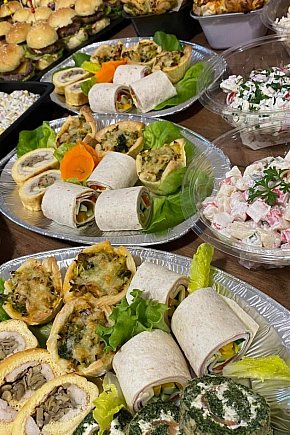 Tradycyjne dania i miody z lokalnej pasieki-13637