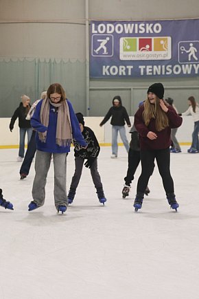 Nowy sezon na gostyńskim lodowisku-13640