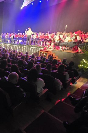 Świąteczny koncert orkiestry w Krobi-13713