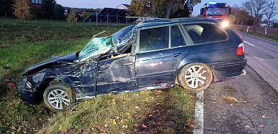 Wypadek o świcie. Wylądował w rowie. Poszkodowani trafili do szpitala-84047