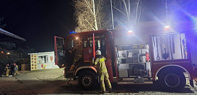 Dym unosił się nad plażą w Cichowie. Ogień pojawił się w budce z lodami-86173