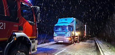 25-latek walczy o życie w szpitalu. Został potracony przez ciężarówkę-86398