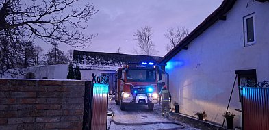 Siano stanęło w ogniu, potem dach. Na czas wyprowadzono zwierzęta-86713