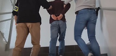 Szokujące zdarzenie przed sklepem. Wyskoczył z auta i brutalnie go pobił