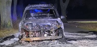 Mercedes stanął w ogniu, a potem przywarł do jezdni. Kierowca...