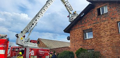 Ogień zauważyli sąsiedzi z naprzeciwka. Nie czekali ani chwili...