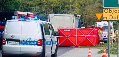 Tragedia pod Jarocinem. Nie żyje kobieta potrącona przez ciężarówkę