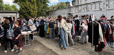 Kolejki przed wiejską świetlicą. Ponad 4 tony ubrań dostało drugie życie!