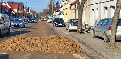 Góra obornika wylądowała na drodze. Smród ciągnął się "przez pół miasta"