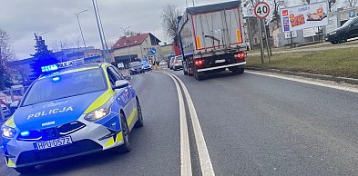 Wjechał hulajnogą w tył Peugeota. Okazało się, że to nie była zwykła kolizja