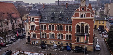 Zaorane pobocze, płot, kamienie... Droga to nie tylko asfalt. Są pewne granice