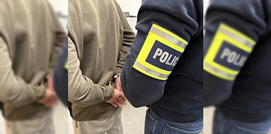 Był środek dnia. Nie wiedział, że ktoś jest w mieszkaniu. Wczoraj usłyszał zarzuty