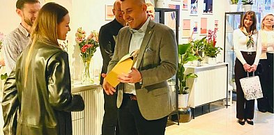 Zachwyt na wyciągnięcie ręki. Ulotne chwile, dostały ramę...