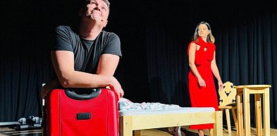 Małżeństwo na scenie i śmiech na widowni. Na finał balonowe kwiaty