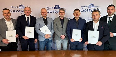 Umowa podpisana, zdjęcie już robi robotę. Na efekty trzeba będzie poczekać...