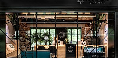 Wyjątkowe pierścionki z dwukolorowego złota - czy warto je wybrać na zaręczyny?