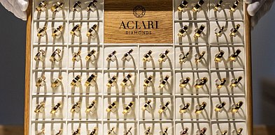 Wyjątkowe pierścionki z dwukolorowego złota - czy warto je wybrać na zaręczyny?