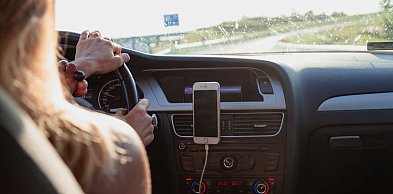 Monitoring GPS – jak zwiększyć bezpieczeństwo i efektywność floty samochodowej?