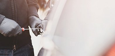 Wyniósł łup w wiadrze, a potem oddał. Ruszyło go sumienie? Niekoniecznie