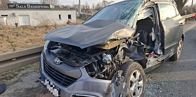 Wjechała na obwodnicę, prosto pod ciężarówkę z drewnem. Była zakleszczona