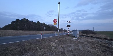 Tory rozebrane, STOP na przejeździe zostanie na dłużej. PKP tłumaczy dlaczego