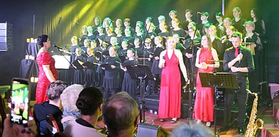 Od subtelnych ballad przez filmowe historie, aż po rockowe przeboje. A wszystko...