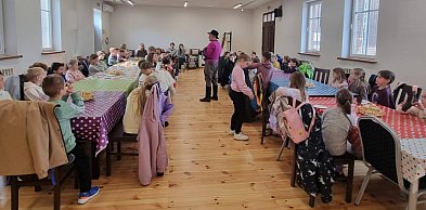 Śladami tradycji i wielkanocnych niespodzianek. Dzieci z Gostynia na Biskupiźnie