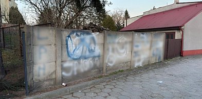 Najpierw razem pili, potem ruszyli w miasto. Nie oszczędzili nawet kościoła...