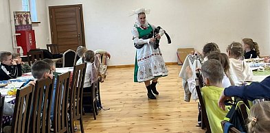 Świąteczne spotkanie z tradycją. Uczniowie odwiedzili Biskupiański Gościniec