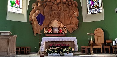 Wielki Piątek to nie tylko cisza i krzyż. Słowa proboszcza skłaniają do refleksji