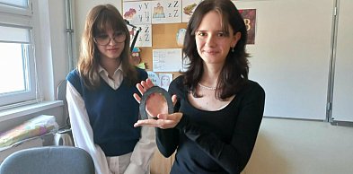 Dwie uczennice liceum, chcą ocalić to, czego już prawie nie ma. Czy się uda?