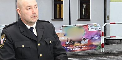 Potańcówka "z mandatem! W tle logo Powiatu. Teraz już wiedzą, że nie można...