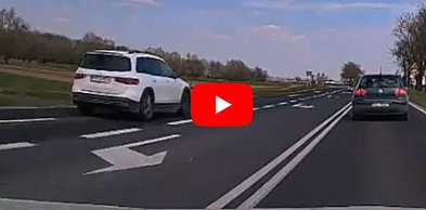 Tak się igra ze śmiercią! Ten kierowca przekroczył wszelkie możliwe granice