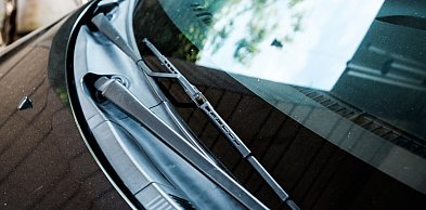 Mandat za wycieraczką? Wygląda wiarygodnie, ale to kolejna metoda oszustów