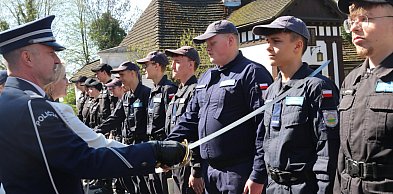 Mundur zobowiązuje. Ponad 40 uczniów odebrało akty nominacji na wyższe stopnie