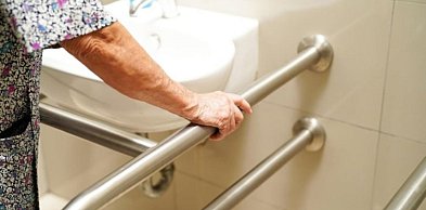 Poręcze do łazienki – gdzie je zamontować, by zwiększyć bezpieczeństwo?