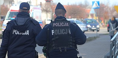 Chcieli zniknąć po kradzieży. Opis auta trafił do patroli. Tak wpadli...