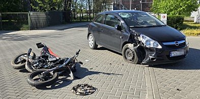 Wypadek w centrum Gostynia. 15-letni motorowerzysta poważnie ranny