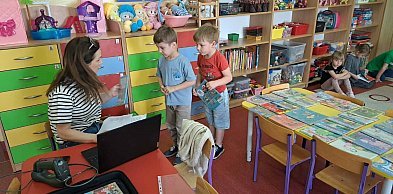 Mobilna Biblioteka w Szkole w Piaskach. Rozmowy o bezpieczeństwie