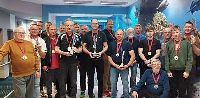 Sportowa atmosfera i pamiątkowe medale. Turniej bowlingowy w Poniecu