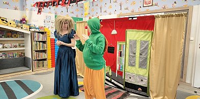 Bajkowe przedstawienie. Teatrzyk „Pompon” odwiedził gostyńskie przedszkole