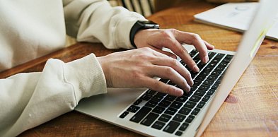 Praca w Gostyniu – gdzie sprawdzić opinie o pracodawcach i warunki zatrudnienia?