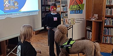 Cztery łapy i ważna lekcja. W Poniecu rozmawiano o relacjach z psami