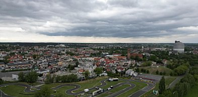 Dwa wieczory pod chmurką. Czy chłód zostanie tylko w  powiedzeniach?