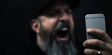 Zadzwonił do urzędu pracy, wyzwał pracownicę i zagroził, że spali budynek
