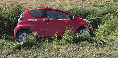 Citroen w rowie, światła włączone, a kierowcy brak. Taką sytuację zastały...