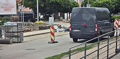 Przebudowa wchodzi w kolejną fazę, ale część kierowców wciąż jeździ "pod prąd"